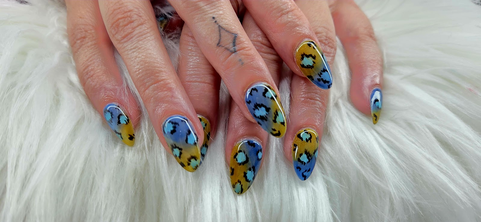 MST Nails logo
